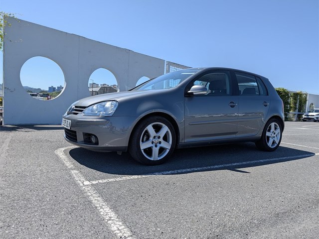 Volkswagen Golf V 2.0 FSI Sportline