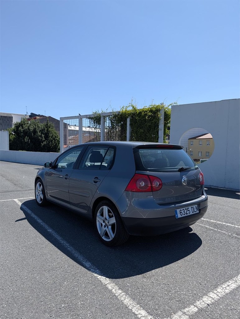 Foto 3 Volkswagen Golf V 2.0 FSI Sportline